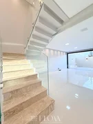 <strong>CASA COM 3 SUÍTES E PÉ-DIREITO DUPLO NO ECOVILLE</strong>