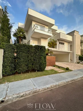 Casa Com 4 Suítes E Elevador