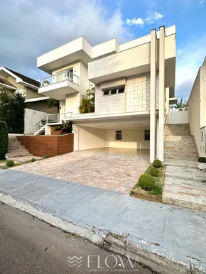 Casa Com 4 Suítes E Elevador