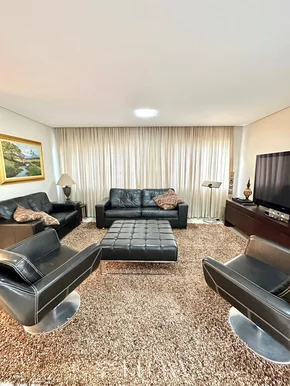 Casa Com 4 Suítes E Elevador