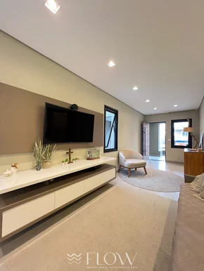Casa Térrea Com Amplo Terreno Em Uvaranas