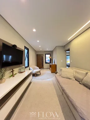 Casa Térrea Com Amplo Terreno Em Uvaranas