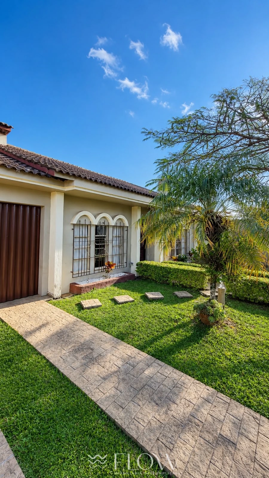 Casa Com Piscina Coberta E Edícula - órfãs