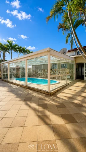 Casa Com Piscina Coberta E Edícula - órfãs