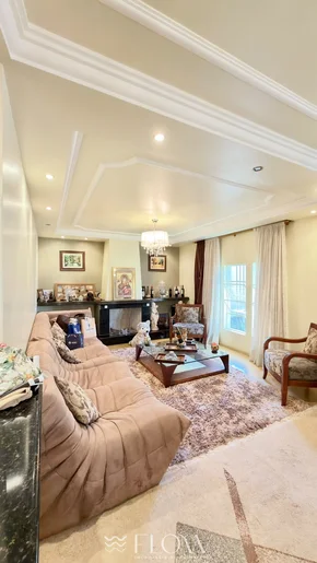 Casa Com Piscina Coberta E Edícula - órfãs