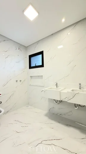 Sobrado Com Piscina