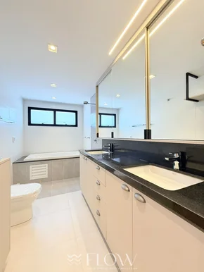 Apartamento Com 3 Suítes E 3 Vagas