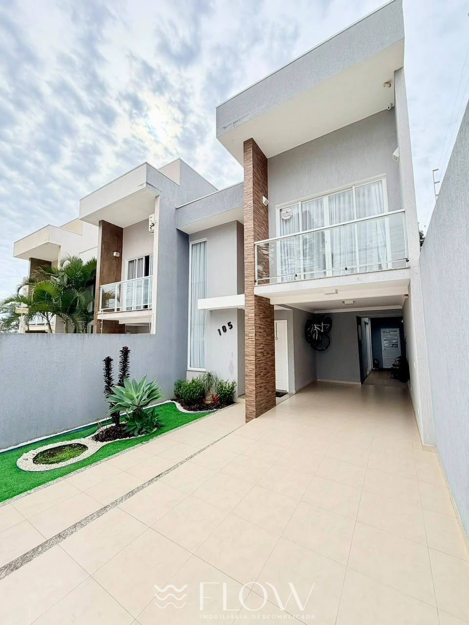 Casa Semi Mobiliada Com Piscina Em Uvaranas