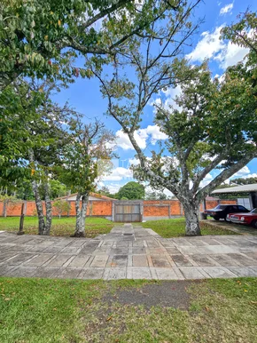 Casa à Venda  Excelente Para Investidores