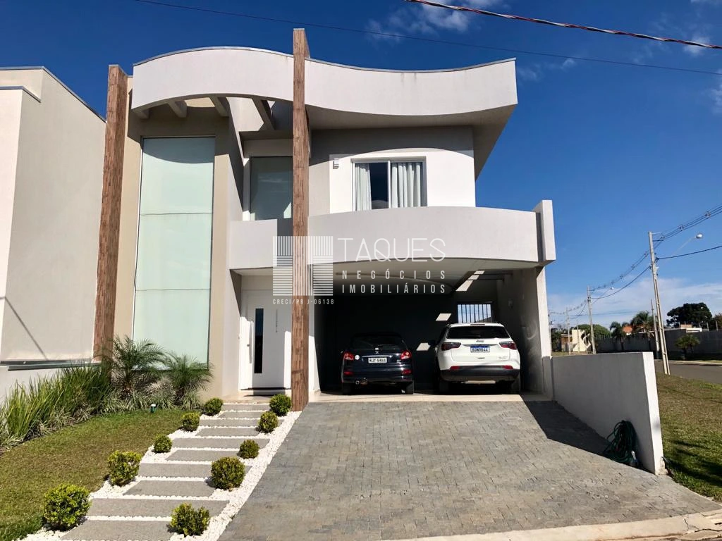 Casa à Venda - Condomínio Fechado