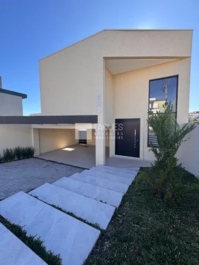 <strong>Casa à Venda - Condomínio Vale dos Vinhedos - 3 suítes</strong>