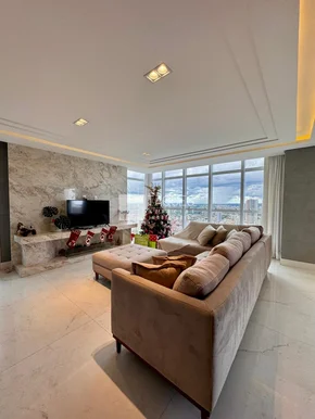 Apartamento De Alto Padrão à Venda / Analisa Permuta