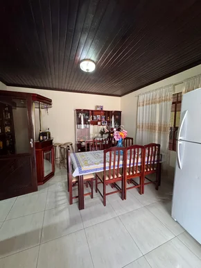 Casa Comercial à Venda / Olarias