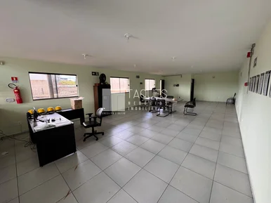 área No Distrito Industrial / 28.000m²