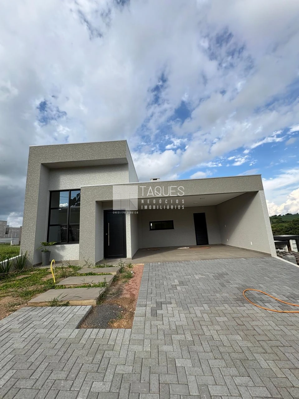 Resindência à Venda No Cond. Bosque Mistral