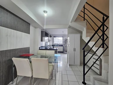 Sobrado Semi Mobiliado Para Locação Uvarnas