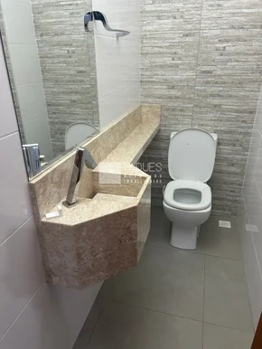 Sobrado à Venda / Oficinas