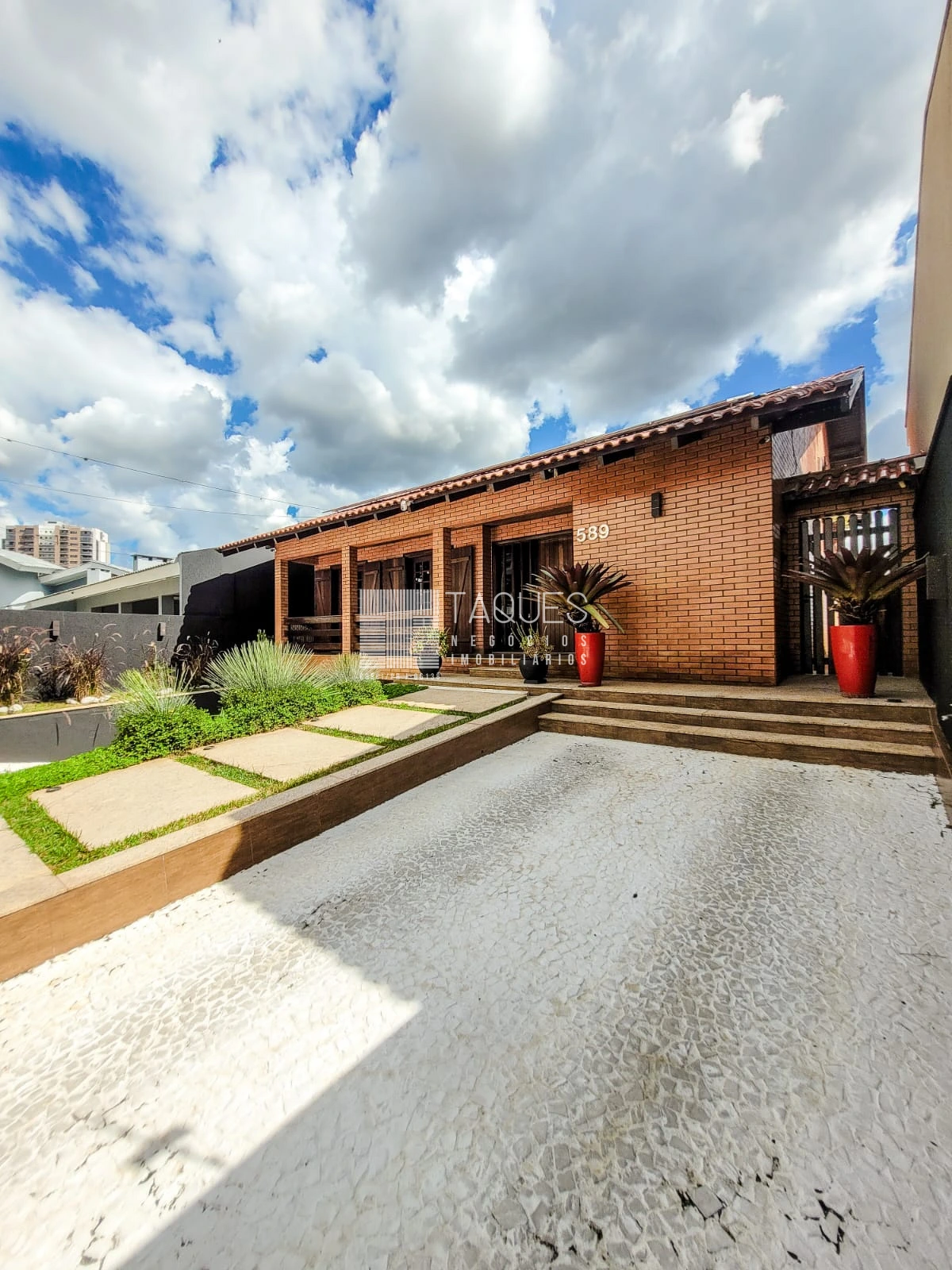 Casa à Venda / B: Estrela