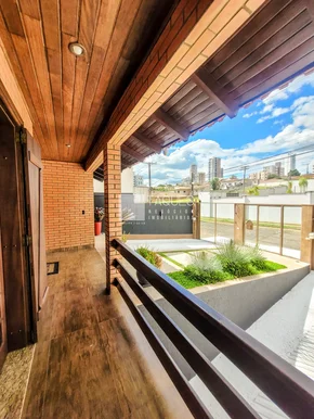 Casa à Venda / B: Estrela