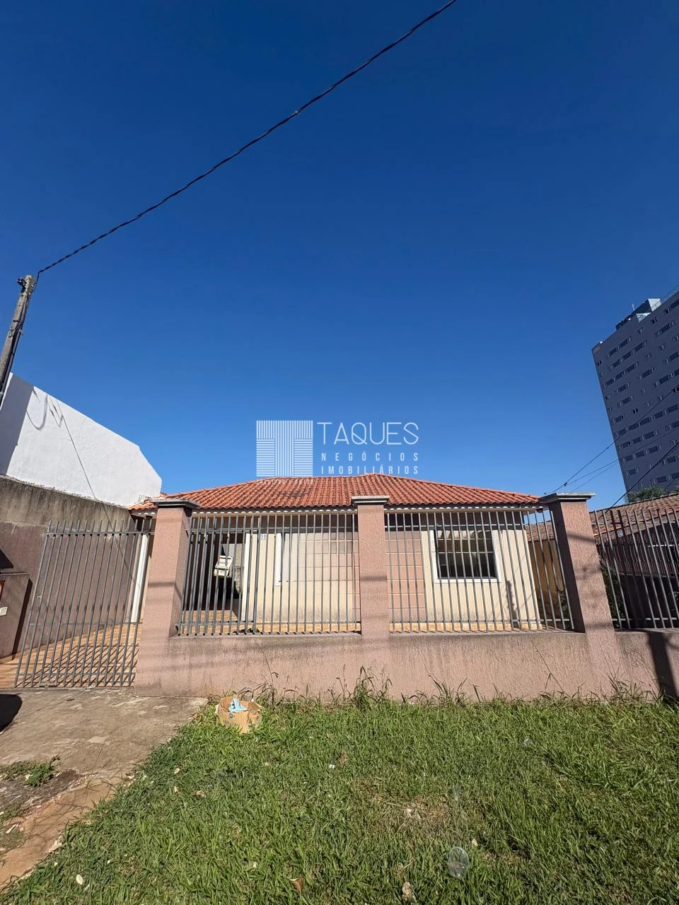 Casa De Rua à Venda Com Aptidão Residencial / Comercial