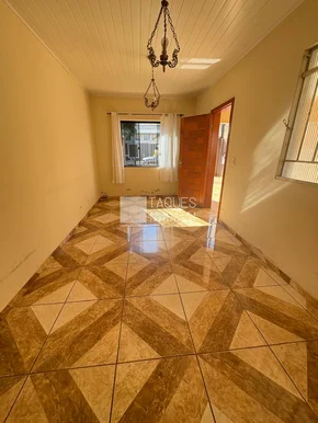 Casa De Rua à Venda Com Aptidão Residencial / Comercial