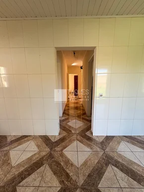 Casa De Rua à Venda Com Aptidão Residencial / Comercial