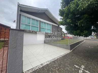 Casa De Rua à Venda / Estrela