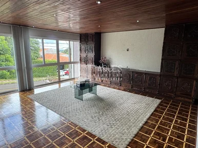 Casa De Rua à Venda / Estrela