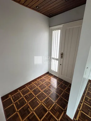 Casa De Rua à Venda / Estrela