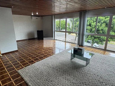 Casa De Rua à Venda / Estrela