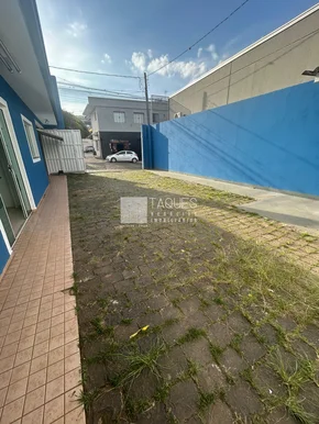 Locação De Barracão 240 M²