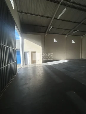 Locação De Barracão 240 M²