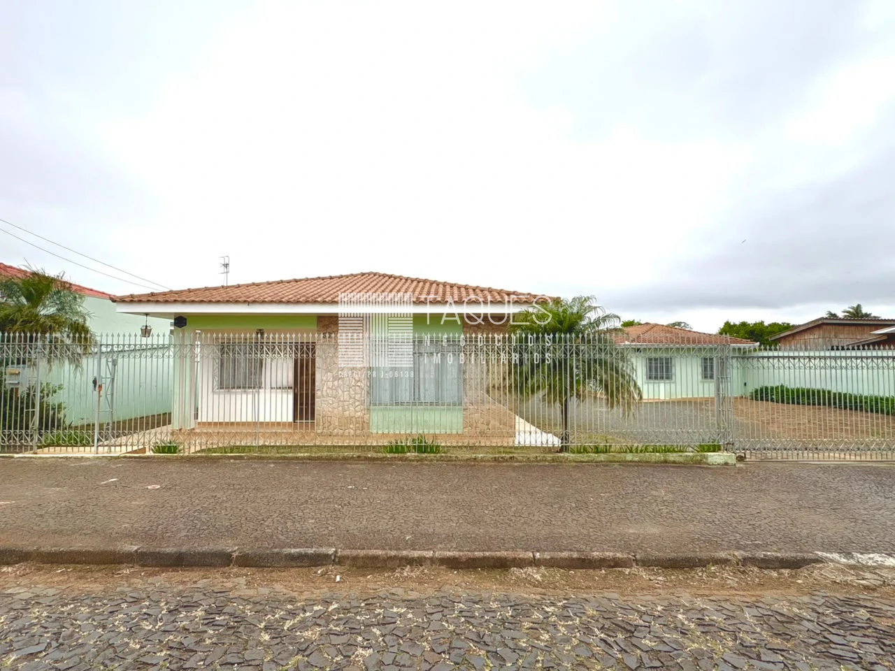 Casa à Venda - Residencial / Comercial