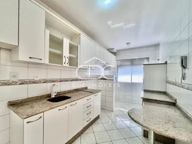 Excelente Apartamento Semimobiliado Central