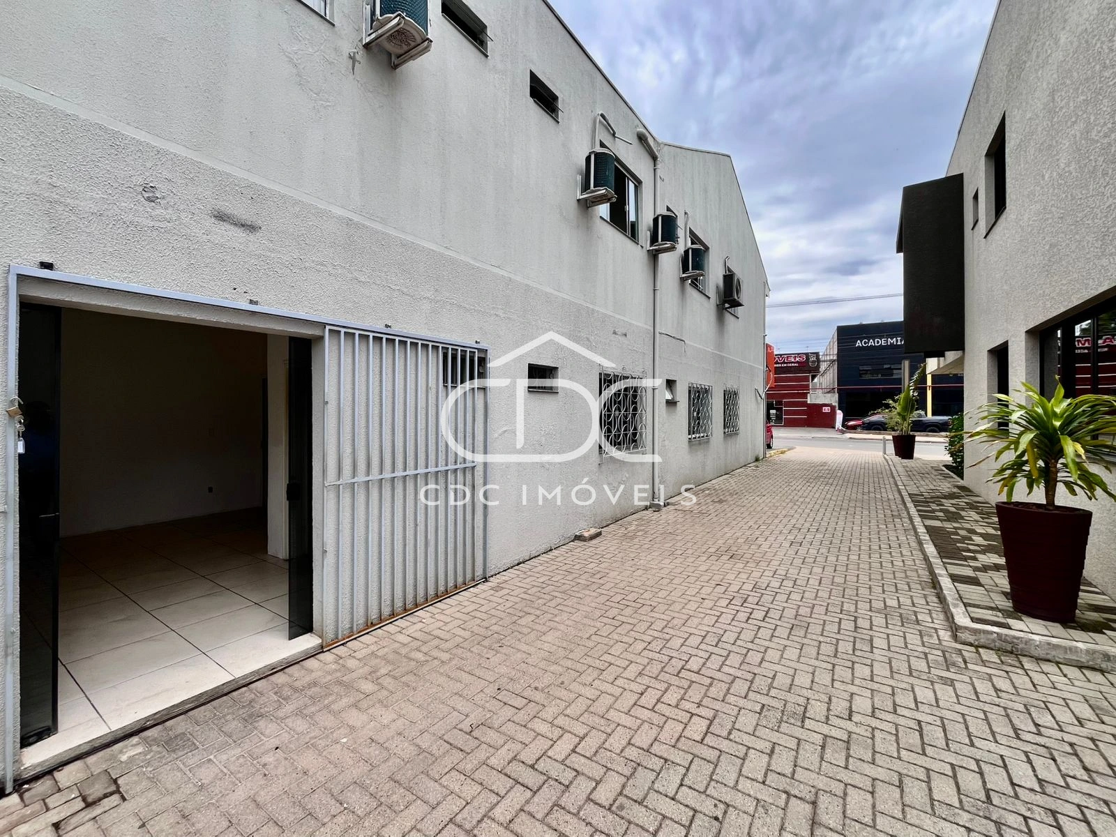 ótima Sala Comercial No Contorno