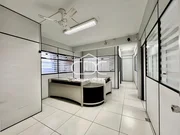 <strong>EXCELENTE SALA COMERCIAL SEMIMOBILIADA CENTRAL</strong>