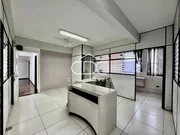 <strong>EXCELENTE SALA COMERCIAL SEMIMOBILIADA CENTRAL</strong>