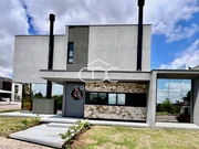 <strong>EXCELENTE RESIDÊNCIA EM CONDOMÍNIO FECHADO NO JD CARVALHO</strong>