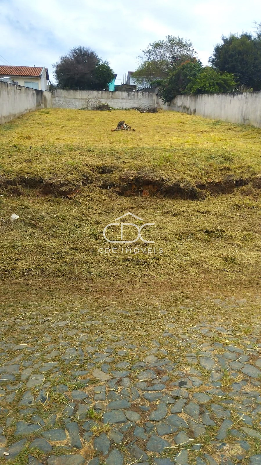 ótimo Terreno No Contorno