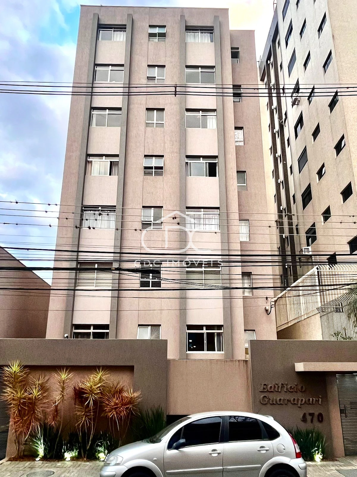 Excelente Apartamento Semimobiliado Central