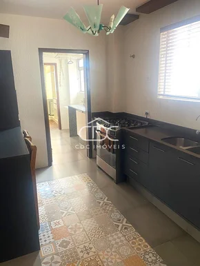 Excelente Apartamento Semimobiliado Central