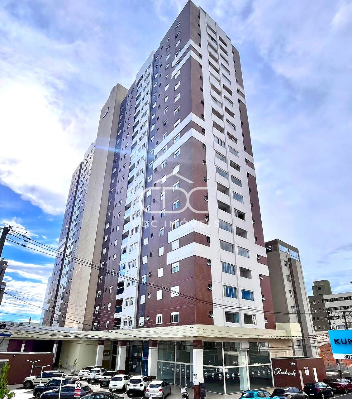 Excelente Apartamento Semimobiliado Central