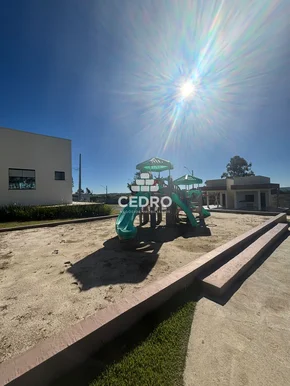Terreno De 200m² Em Oficinas
