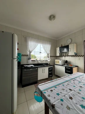 Casa Com 3 Quartos No Jardim Carvalho