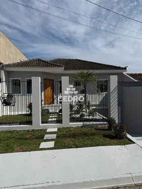 <strong>Sobrado com 3 quartos, sendo 1 suíte, no Contorno</strong>
