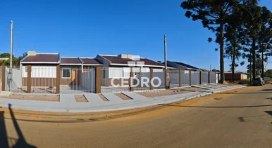 Casa Com 2 Quartos, Sendo 1 Suíte, Em Uvaranas