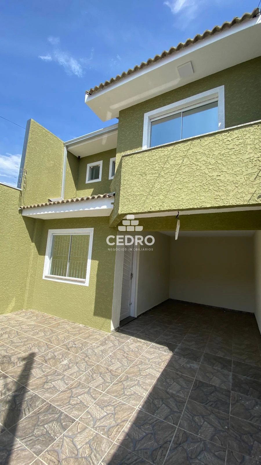 Sobrado Com 3 Quartos, Sendo 1 Suíte, Em órfãs
