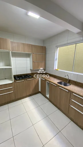 Sobrado Com 3 Quartos, Sendo 1 Suíte, Em órfãs
