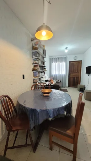 Casa Com 2 Quartos No Contorno