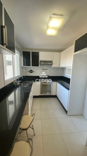Apartamento Com 3 Quartos, Sendo 1 Suíte, No Centro